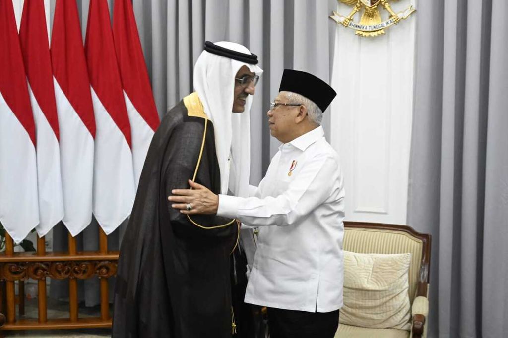 Wakil Presiden Ma'ruf Amin menerima Duta Besar Arab Saudi untuk Indonesia Faisal bin Abdullah al-Amudi di kediaman resmi Wapres, Jakarta, Selasa (7/11/2023).