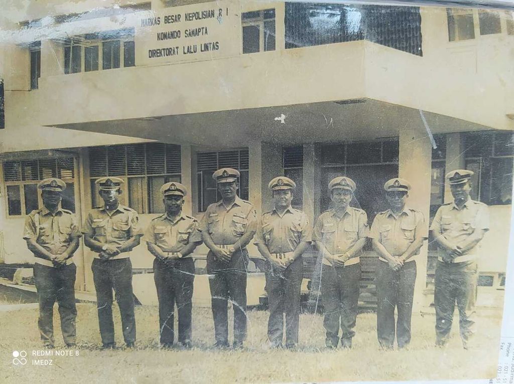 Foto di halaman depan MABAK pada saat perpisahan UE Medellu dengan Dirlantas Mabes Polri (VE Karamoy) beserta pimpinan Lantas Polri yg selanjutnya bertugas sebagai Kepala Polda Sumatera Utara