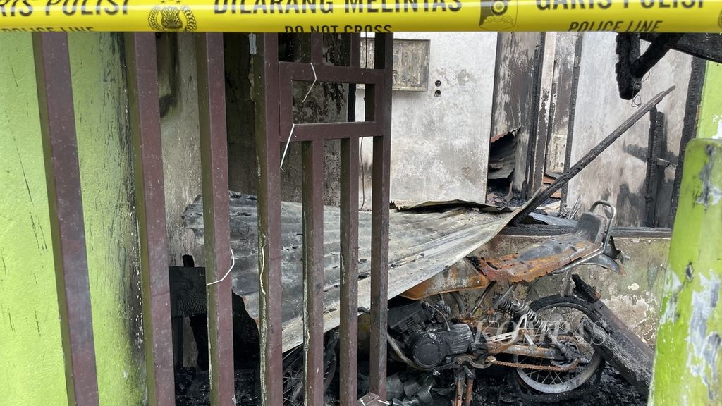 Kebakaran menghanguskan delapan rumah di kompleks perumahan tenaga kesehatan RSUD Abepura di Jalan Mamberamo, Kelurahan Yobe,Distrik Abepura, Kota Jayapura, Papua, Senin (4/12/2023) malam.