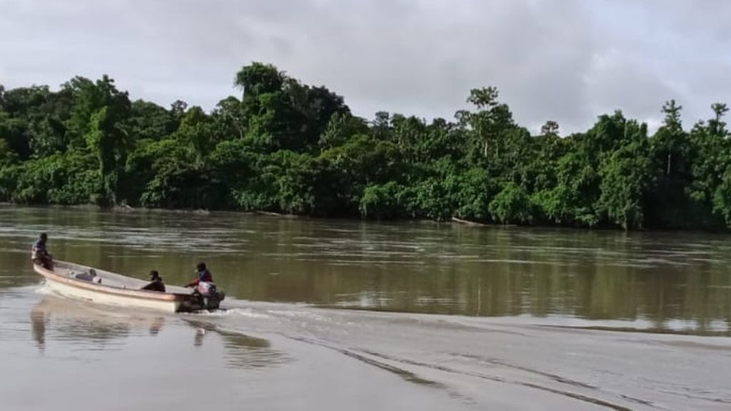 Sungai Mamberamo di Distrik Batani membentang di wilayah Kabupaten Yahukimo, Papua Pegunungan (4/2/2023).