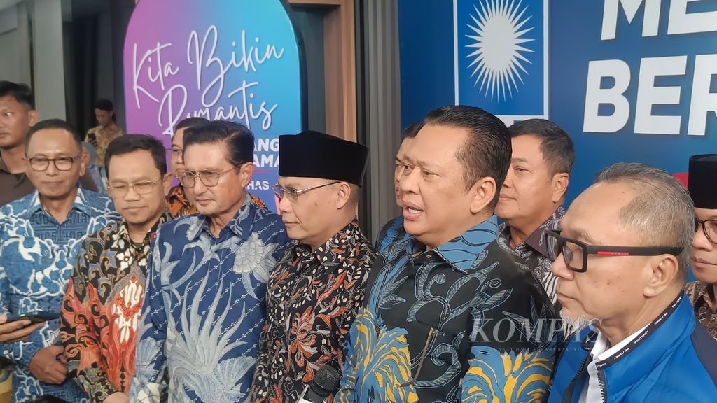 Konferensi pers hasil pertemuan Ketua MPR Bambang Soesatyo dengan Ketua Umum Partai Amanat Nasional (PAN) Zulkifli Hasan di Kantor DPP PAN, Jakarta, Rabu (3/7/2024).