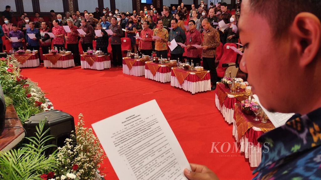 Suasana acara pengarahan Gubernur Bali kepada kalangan pelaku usaha pariwisata di Bali di Gedung Ksirarnawa, Taman Werdhi Budaya Provinsi Bali, Kota Denpasar, Selasa (31/5/2022).