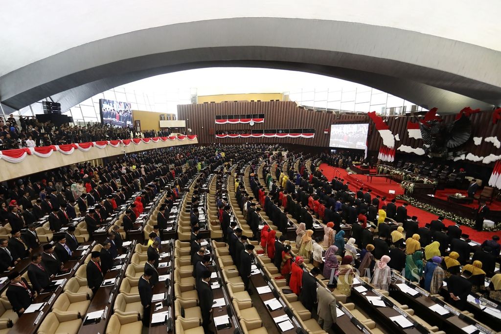Pelantikan anggota DPR, MPR, dan DPD periode 2019-2024 dalam sidang paripurna di Gedung Kura-kura, Kompleks Parlemen, Senayan, Jakarta, Selasa (1/10/2019). 
