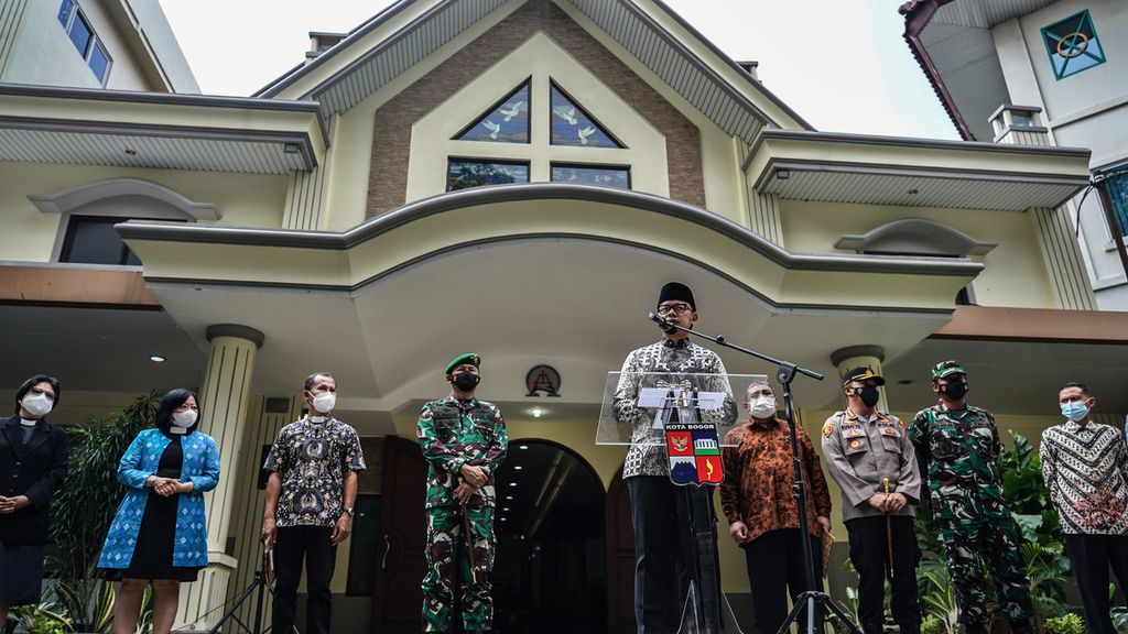 Mayor of Bogor, Bima Arya Sugiarto, gave a speech prior to the symbolic handover of donated land for the construction of GKI Yasmin church in the courtyard of the Indonesian Christian Church (GKI) on Jalan Pengadilan, Bogor city, West Java, on Sunday (13/6/2021). The conflict regarding the establishment of the place of worship for GKI Yasmin has been ongoing since 2006.
