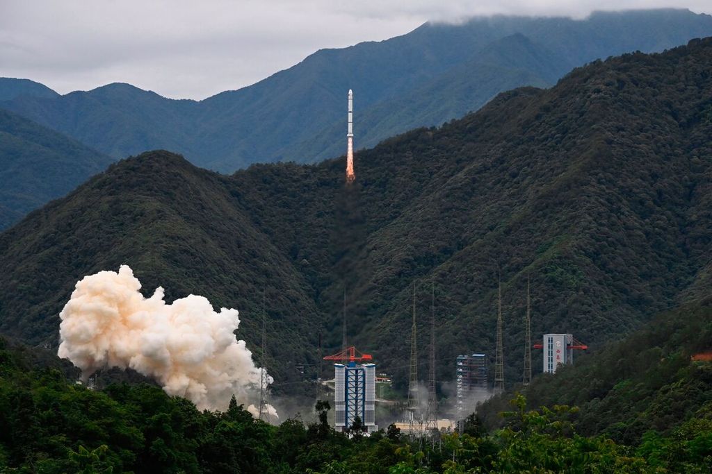 长征二号丙火箭于周六（2024 年 6 月 22 日）从中国四川省西昌市航天中心发射，该火箭搭载中法联合研制的空间可变物体监测卫星（SVOM）。