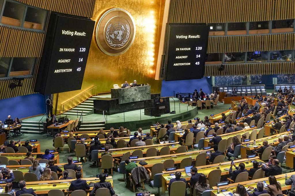 Hasil pemungutan suara ditampilkan dalam Sidang Umum PBB yang menghasilkan resolusi tidak mengikat untuk dilakukan gencatan senjata kemanusiaan di Gaza, Jumat (27/10/2023). 