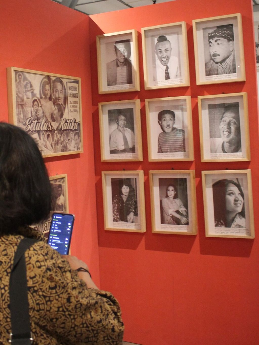 Foto-foto bintang panggung komedi Srimulat yang dipamerkan di Museum Keris Nusantara, Solo, Jawa Tengah, dalam rangka 70 Tahun Srimulat.