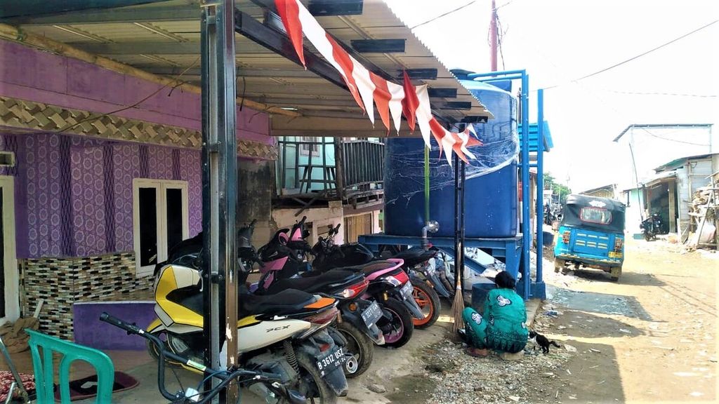 Salah satu kios air (tandon) di Blok Eceng RT 002 RW 022, Muara Angke, Jakarta Utara, Jumat (14/10/2022).
