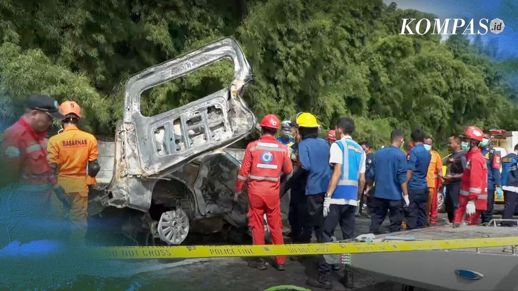 Tim DVI Polda Jabar Identifikasi Dua Korban Kecelakaan Maut di Tol Jakarta-Cikampek