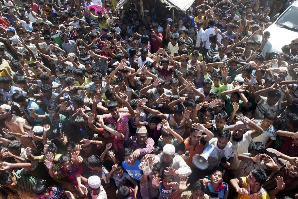 Pengungsi Rohingya menggelar protes terhadap proses repatriasi di kamp pengungsi Unchiprang dekat Cox's Bazar, Bangladesh, pada 15 November 2018.