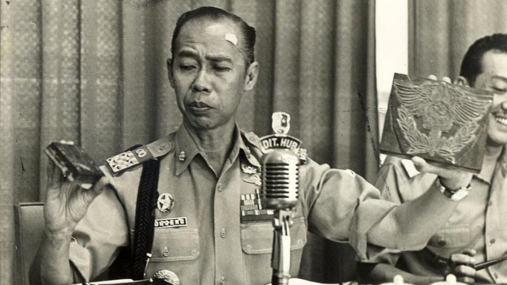 Kepala Polri (1968-1971) Jenderal (Pol) Hoegeng Imam Santoso,