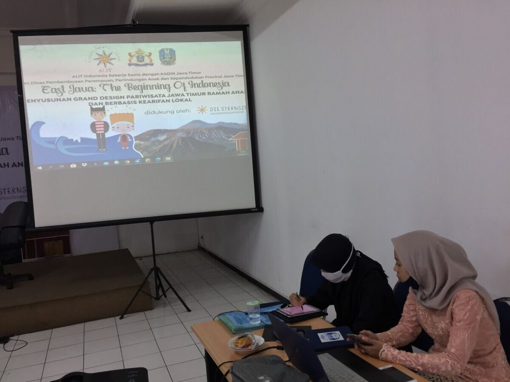 Pemangku kepentingan di Jawa Timur berupaya menyusun rancangan besar untuk pariwisata ramah anak dalam lokakarya di gedung Kadin Jatim, Surabaya, Kamis (13/8/2020).