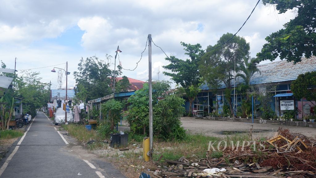 Suasana SDN Teluk Dalam 9 di Jalan Sutoyo S, Gang 12, Banjarmasin Tengah, Kota Banjarmasin, Kalimantan Selatan, Kamis (4/7/2024). Sekolah ini masih minim mendapatkan siswa baru untuk tahun ajaran 2024/2025.