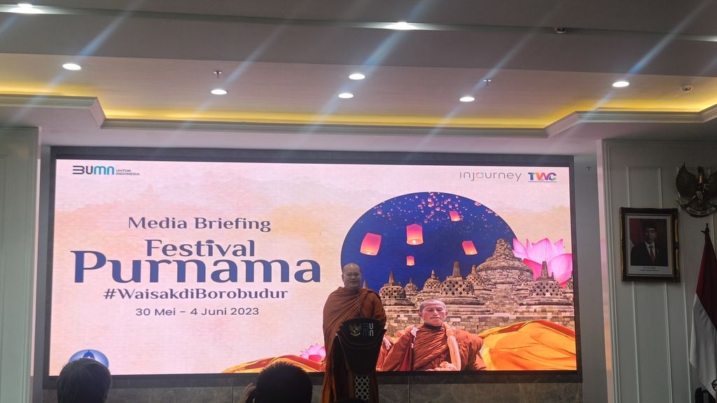 Wakil Ketua Panitia Waisak Nasional 2023 Dhammavuddho Thera atau Victor Jaya Kusuma dalam acara <i>media</i><i>briefing</i> Festival Purnama di Jakarta, Kamis (25/5/2023).