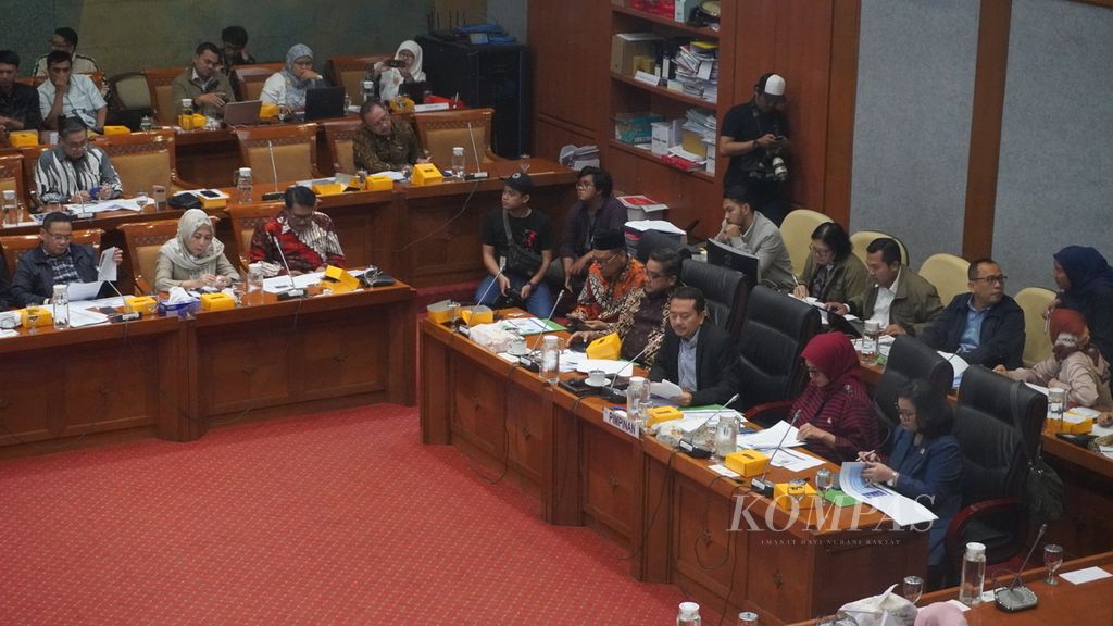 Ketua Komisi X DPR Syaiful Huda memimpin rapat kerja dengan Kemendikbudristek, Selasa (28/1/2020).