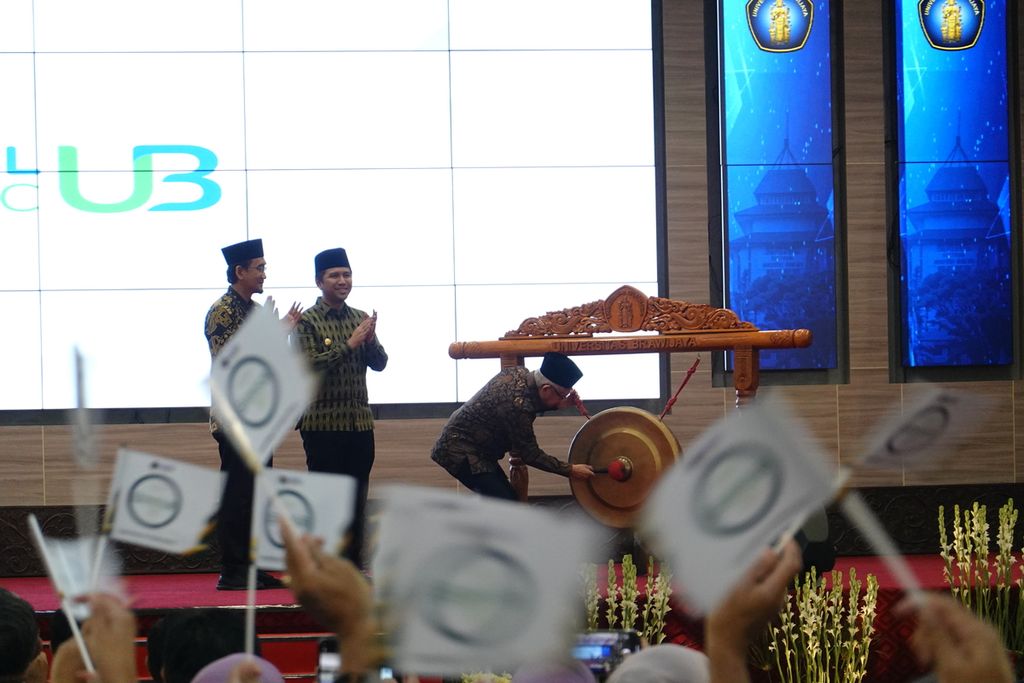 Wakil Presiden Ma'ruf Amin menghadiri Brawijaya Halal Summit serta Peluncuran UB Halal Center dan UB Halal Metric di Universitas Brawijaya (UB), Malang, Jawa Timur, Jumat (19/1/2024).