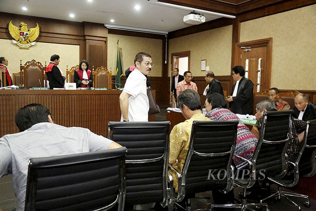 Sidang lanjutan KTP elektronik memanggil sejumlah nama sebagai saksi, antara lain mantan Menteri Dalam Negeri Gamawan Fauzi di Pengadilan Tindak Pidana Korupsi, Jakarta, Kamis (16/3/2017). 
