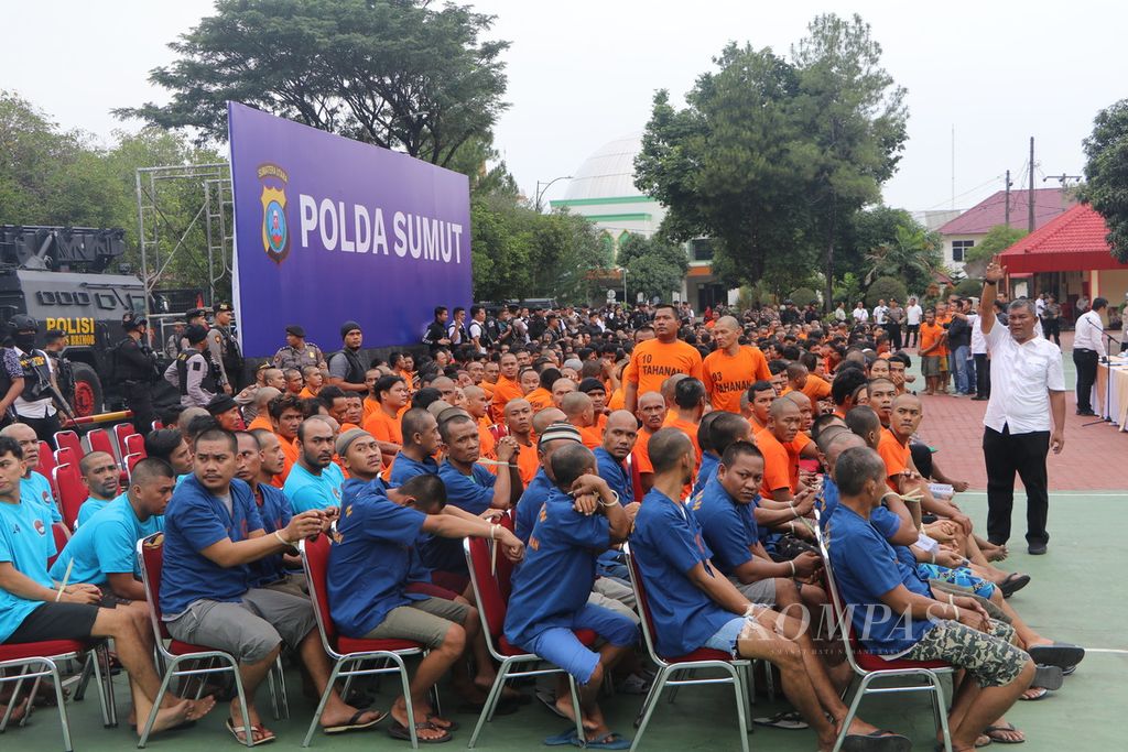 Ribuan pelaku kejahatan narkoba yang terdiri dari pengedar dan penyalah guna narkoba dihadirkan dalam konferensi pers Kepolisian Daerah Sumatera Utara, Rabu (4/10/2023), di Medan. 
