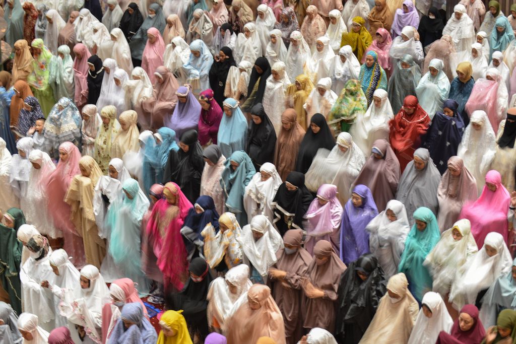 Suasana umat Islam menunaikan shalat Idul Fitri di Masjid Istiqlal, Jakarta, Sabtu (22/4/2023). Pemerintah menetapkan Idul Fitri 2023 jatuh pada tanggal 22 April 2023. 
