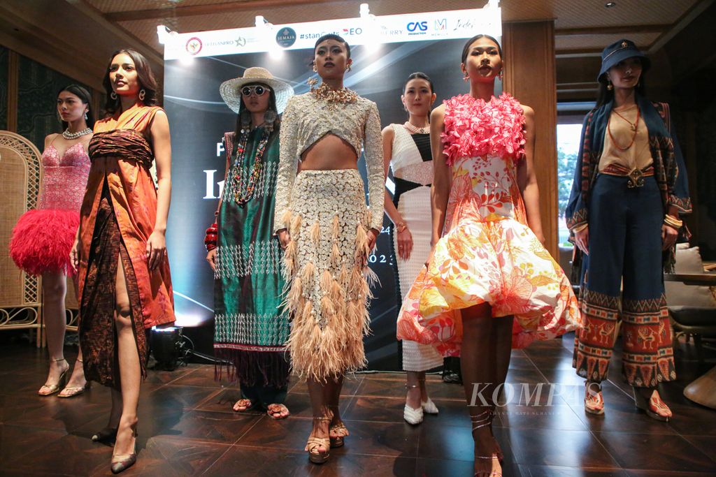 Karya tujuh desainer Indonesia pada 13 September akan ditampilkan di New York Fashion Week – The Shows Spring Summer 2023/2024. Sebelumnya, setiap desainer menampilkan satu tampilan di acara jumpa pers di Jakarta, Senin (28/8/2023). 