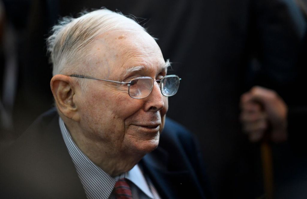 Carl Munger, Wakil Presiden Berkshire Hathaway, menghadiri pertemuan tahunan para pemegang saham Berkshire di Omaha, Nebraska, Amerika Serikat, 3 Mei 2019. Munger meninggal pada 28 November 2023 dalam usia 99 tahun.  