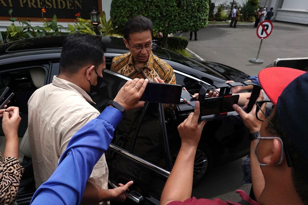 Menteri Kesehatan Budi Gunadi Sadikin memberikan keterangan kepada wartawan di Kompleks Kepresidenan Jakarta, 2 Januari 2023, setelah menghadiri Rapat Terbatas mengenai Percepatan Penanganan <i>Stunting</i>. 