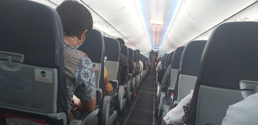 ILUSTRASI - Situasi di dalam pesawat Lion Air dalam perjalanan dari Kupang ke Surabaya, Senin (8/3/2021). 