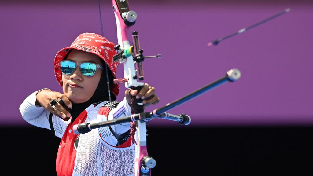 Atlet panahan Indonesia, Diananda Choirunisa, berlaga di babak eliminasi Olimpiade Tokyo 2020 di Yumenoshima Park Archery Field, 29 Juli 2021.
