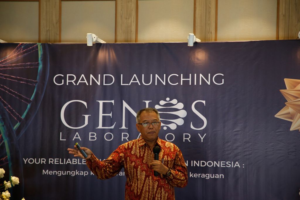 Dokter forensik dari Universitas Airlangga, Ahmad Yudianto, memaparkan materi dalam peluncuran Genos Laboratory di Hotel Mercure, Pantai Indah Kapuk, Jakarta, Kamis (15/6/2023). 
