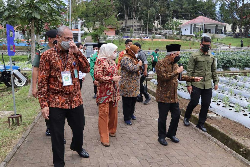 Wakil Presiden Ma’ruf Amin saat meninjau Balai Pelatihan Vokasi dan Produktivitas Lembang, Bandung Barat, Rabu (23/3/2022).