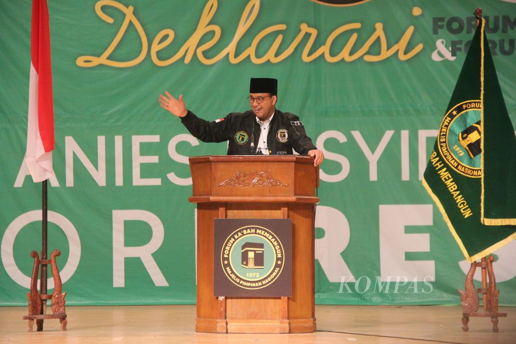 Bakal calon presiden dari Partai Nasdem, Anies Baswedan, berpidato dalam Deklarasi Forum Kabah Membangun dan Forum Ulama Membangun, Rabu (16/11/2022), di gedung pertemuan di Kabupaten Sleman, Daerah Istimewa Yogyakarta. 