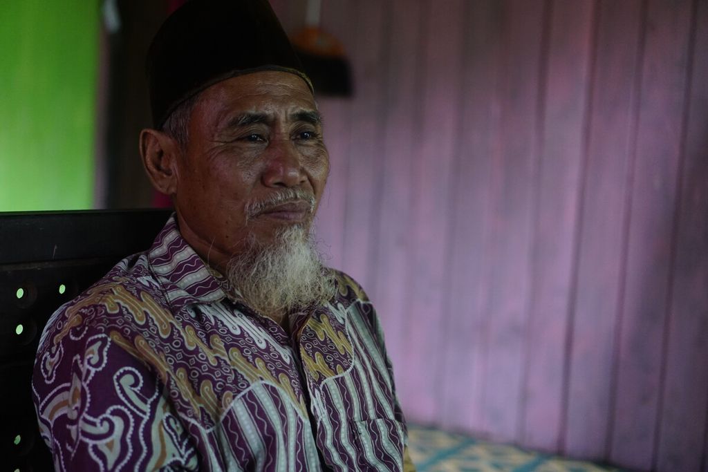 Medan (84), pemangku adat Suku Balik, Kecamatan Sepaku, saat ditemui di rumahnya di Kecamatan Sepaku, Penajam Paser Utara, Kalimantan TImur, Minggu (20/3/2022).