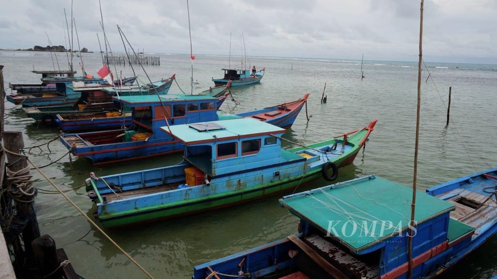 Kapal milik nelayan yang bersandar di Dermaga Teluk Baruk, Desa Sepempang, Bunguran Timur, Natuna. 