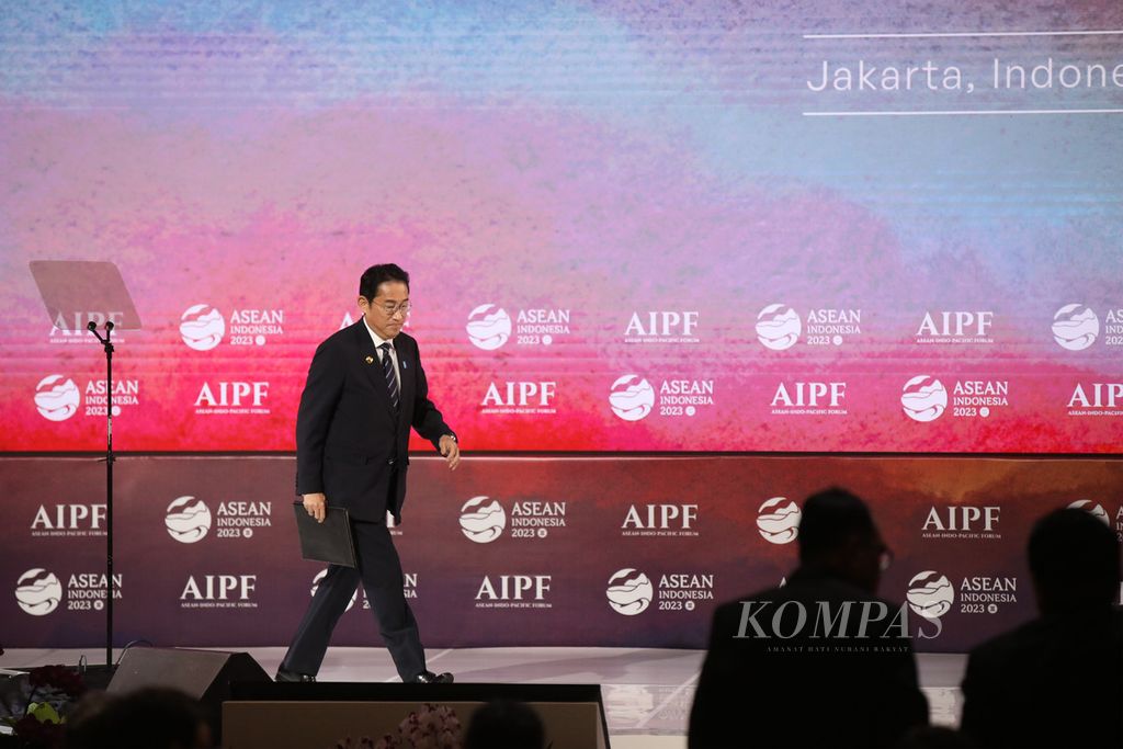 Perdana Menteri Jepang Fumio Kishida berbicara di Forum ASEAN-Indo Pasifik di Hotel Mulia, Jakarta, Rabu (6/9/2023). Fumio Kishida mengatakan, akan ada banyak proyek kerja sama dari Jepang yang akan ditawarkan dalam forum tersebut. 