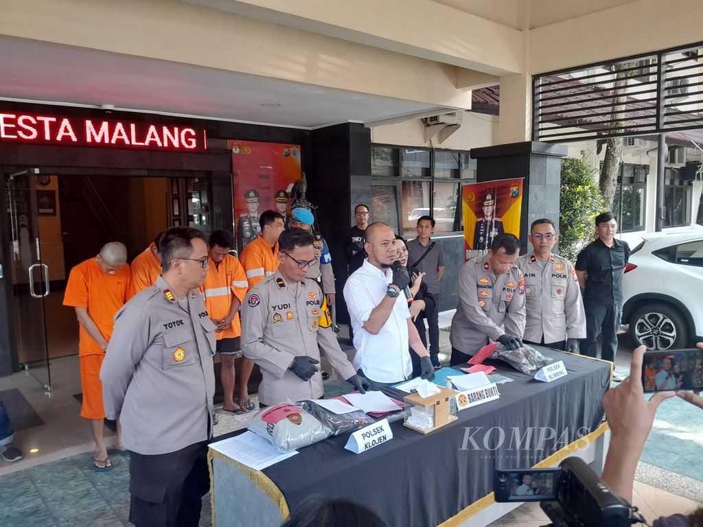 Polresta Malang Kota, Jawa Timur, menggelar rilis kasus pencurian kendaraan bermotor dengan tersangka empat orang, Kamis (2/5/2024).