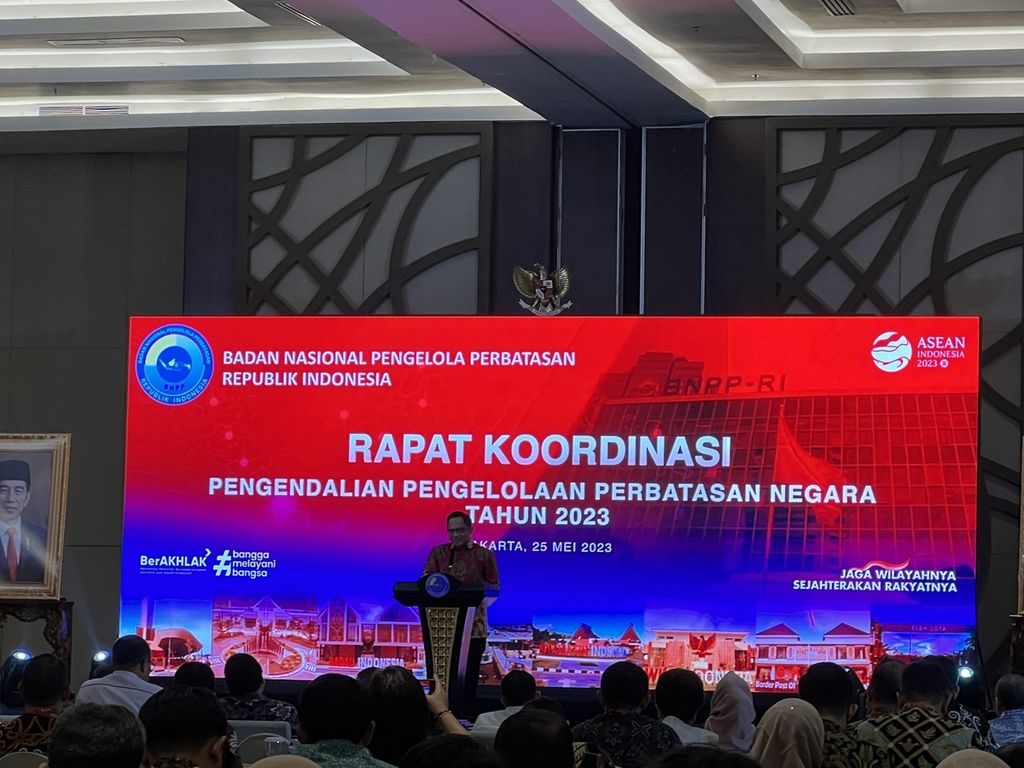 Menteri Dalam Negeri Tito Karnavian selaku Kepala Badan Nasional Pengelola Perbatasan saat memberikan sambutan dalam Rapat Koordinasi Pengendalian Pengelolaan Perbatasan Negara 2023 di Jakarta, Kamis (25/4/2023)