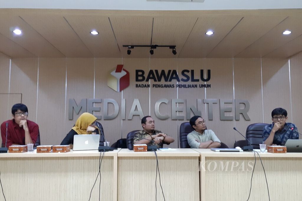 Diskusi hasil riset mengenai pengetahuan pemilu di Kantor Bawaslu, Jakarta, Selasa (15/1/2019).