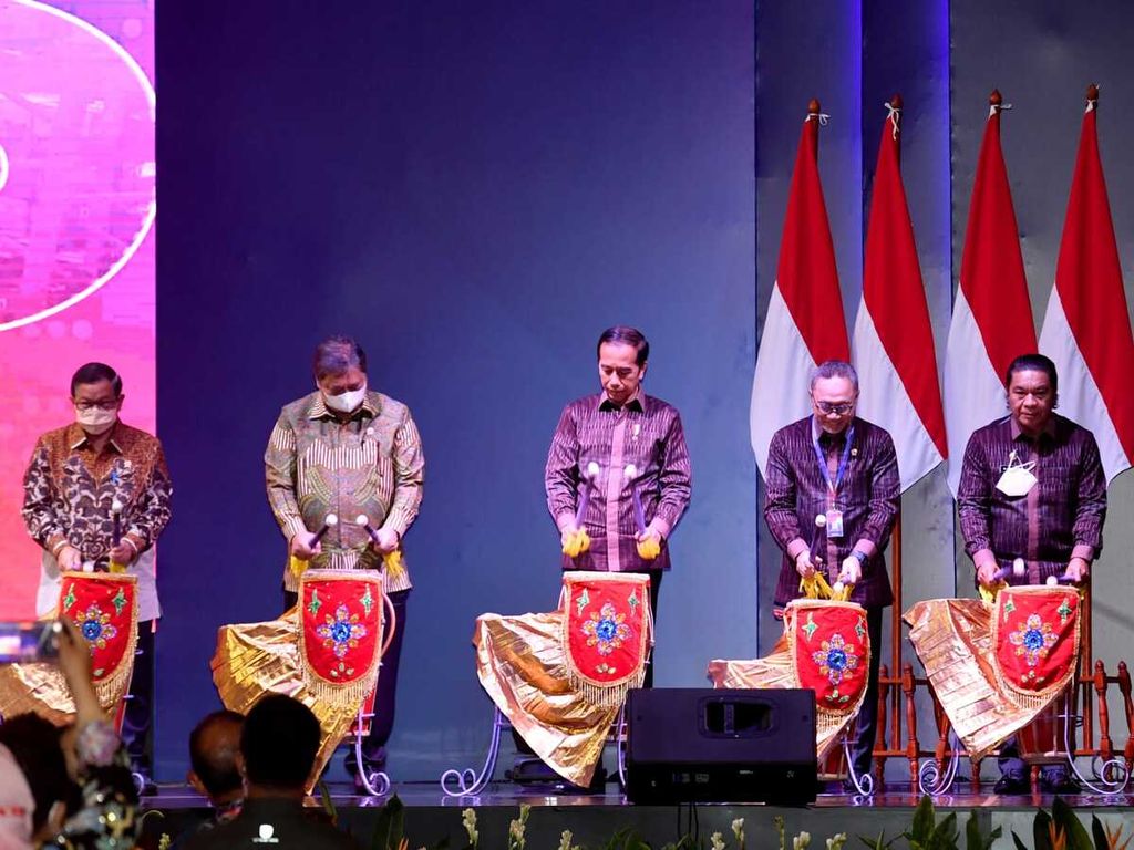 Presiden Joko Widodo saat membuka Trade Expo Indonesia ke-37 di Hall Nusantara Indonesia Convention Exhibition, BSD City, Tangerang, Banten, Rabu (19/10/2022).
