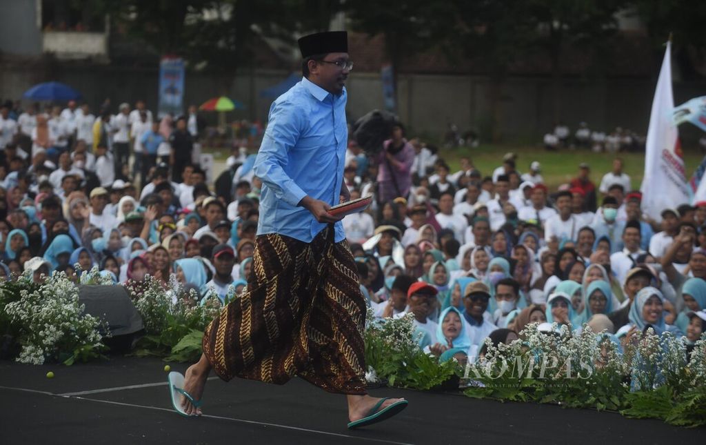 Bupati Sidoarjo Ahmad Muhdlor Ali saat menghadiri Deklarasi Nderek Kyai Prabowo-Gibran di Pondok Pesantren Progresif Bumi Shalawat, Sidoarjo, Jawa Timur, Kamis (1/2/2023). 