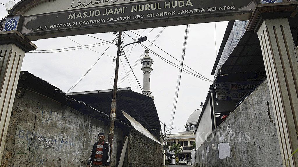  Akses menuju Masjid Nurul Huda di Jalan H Nawi, Sabtu (6/1)