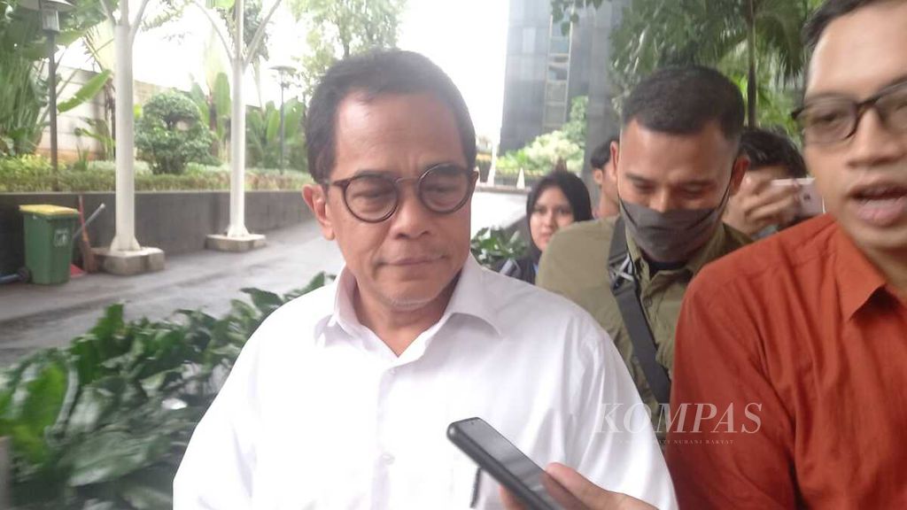 Sekretaris Jenderal DPR Indra Iskandar meninggalkan Gedung Merah Putih KPK Jakarta, Kamis (14/3/2024). Indra diperiksa selama enam jam oleh penyidik KPK untuk penyidikan perkara dugaan korupsi pengadaan kelengkapan rumah jabatan DPR tahun anggaran 2020 yang nilainya mencapai Rp 120 miliar.