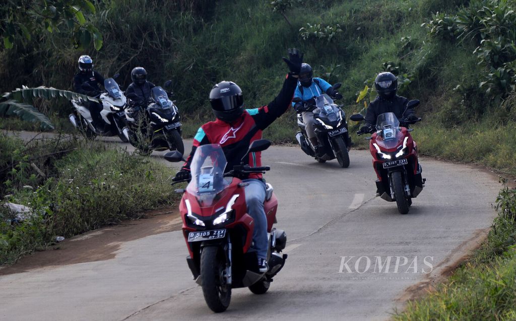 Uji kendara bersama Honda ADV160 sejauh 119 km dari Puncak, Bogor, Jawa Barat, menuju kawasan Pulogadung, Jakarta Timur, Rabu (20/7/2022). 