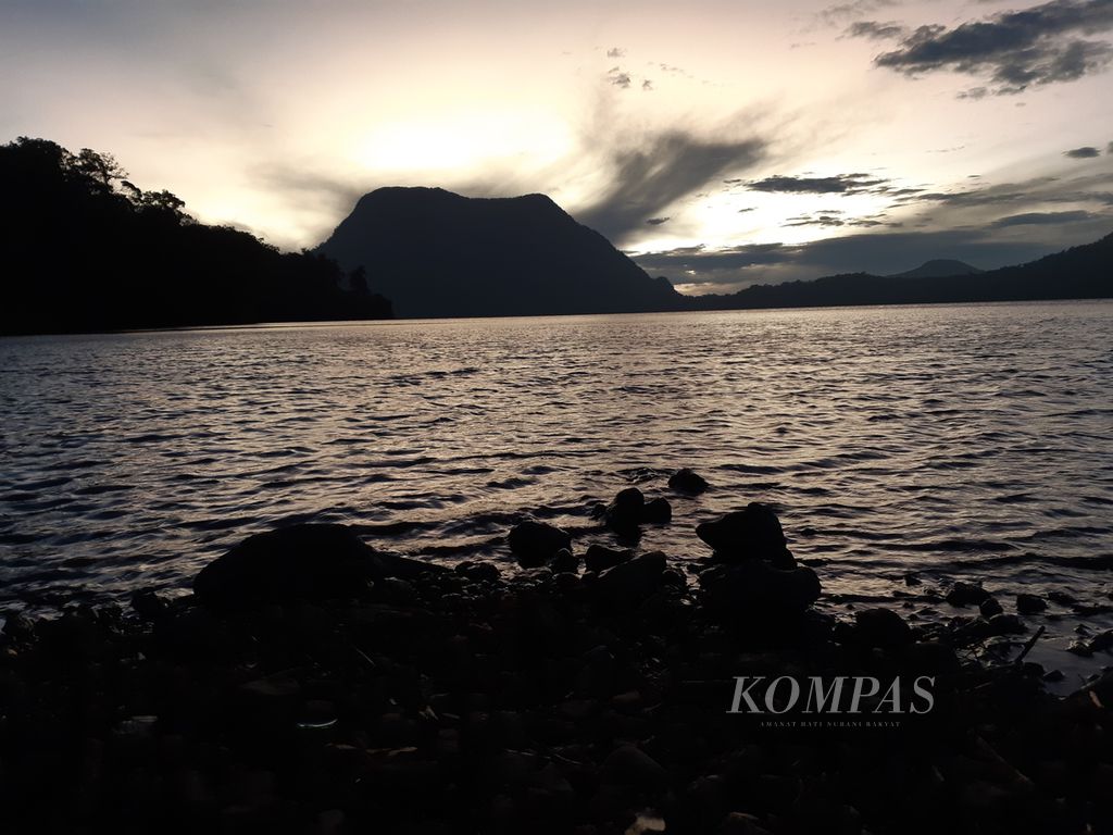 Pemandangan Danau Gunung Tujuh, Kabupaten Kerinci, Jambi, Selasa (22/3/2022).