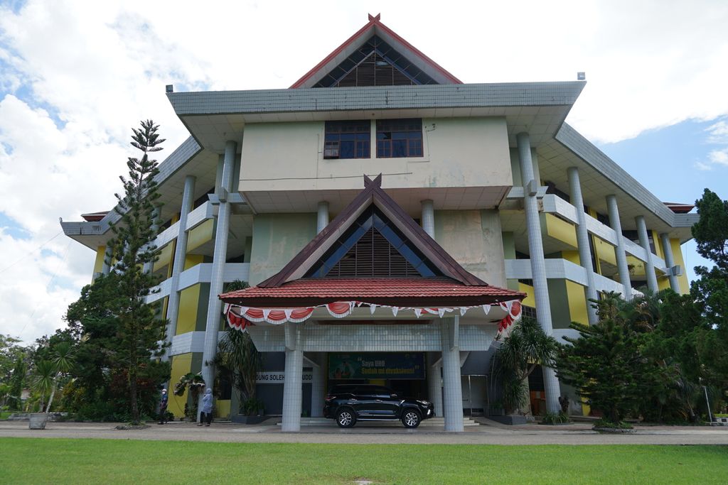 Suasana Rektorat Universitas Halu Oleo di Kendari, Senin (3/5/2021). Pemilihan rektor UHO 2021-2025 tertunda dua pekan terakhir karena terkendala kasus plagiasi.