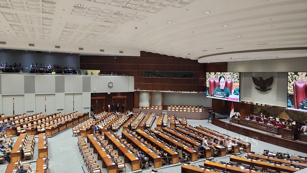 Suasana Sidang Paripurna DPR Ke-14 Masa Persidangan IV Tahun Sidang 2023-2024 di Gedung Parlemen, Jakarta, Kamis (28/3/2024).
