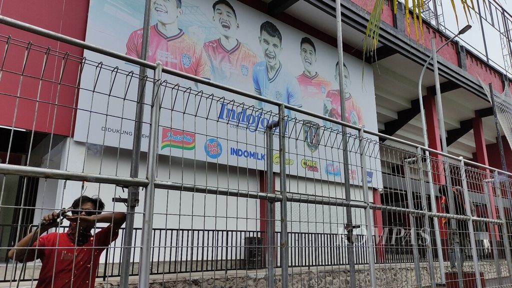 Kompleks Stadion Kapten I Wayan Dipta, Gianyar, Bali, Rabu (29/3/2023), masih dipersiapkan untuk menyambut pelaksanaan Piala Dunia U-20. Terdapat lima stadion di Bali yang disiapkan untuk penyelenggaraan Piala Dunia U-20, termasuk Stadion Kapten I Wayan Dipta.