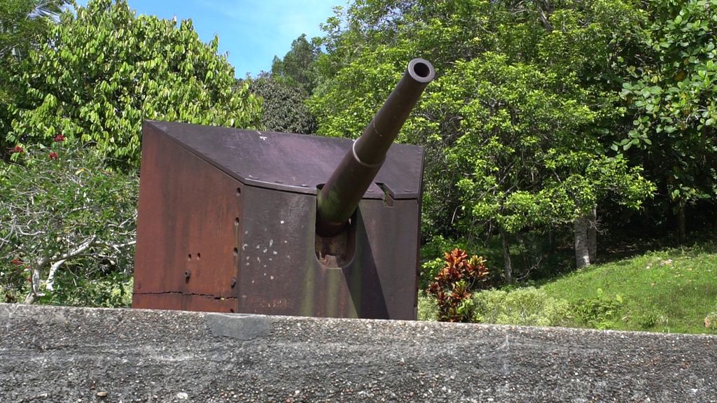 A German-made cannon in 1902 at the Peningki Lama site in the Mambirdan Village, East Tarakan District, Tarakan, North Kalimantan, Monday (22/7/2019). This place used to be the main base of the Dutch defense that could oversee the land and sea routes to Tarakan from the south.