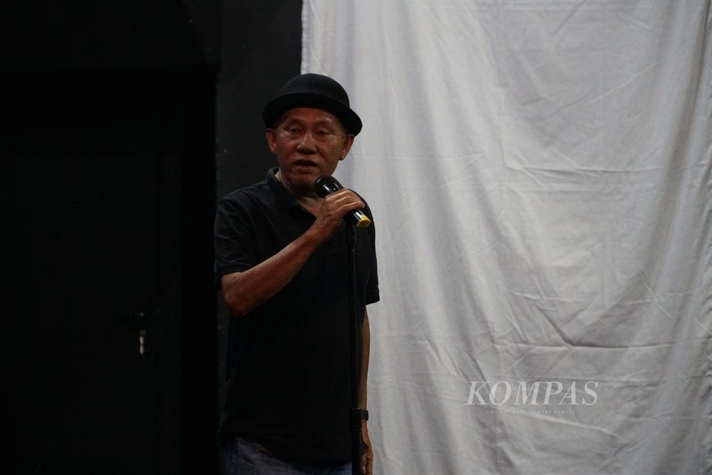Koreografer sekaligus pemimpin Nan Jombang Dance Company, Ery Mefri, berbicara di Padang, Sumatera Barat, Jumat (14/6/2019).