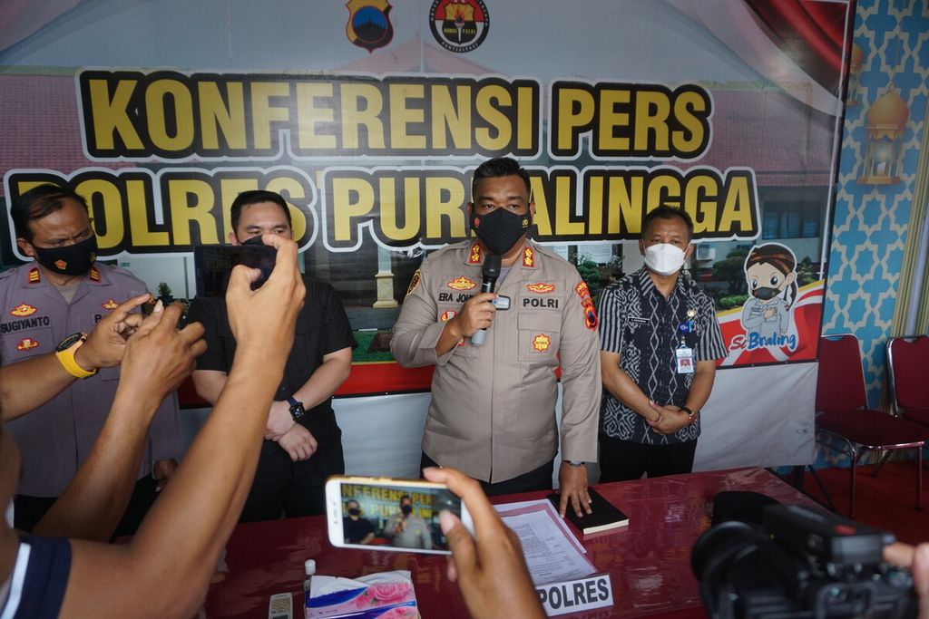 Jajaran Polres Purbalingga menggelar jumpa pers terkait video anak-anak yang viral di Purbalingga, Jawa Tengah, Selasa (10/5/2022).