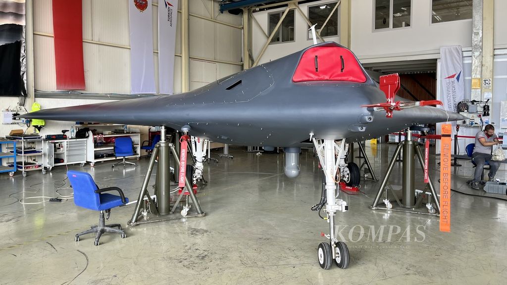 Unmanned aerial vehicle (UAV) made by Turkish Aerospace, Anka III, was seen in a hangar in Ankara, Turkey on Tuesday (26/7/2023). This stealth fighter jet has low radar visibility, allowing it to operate covertly without being detected.